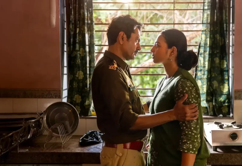 Em "Na Solidão Da Noite: Assassinatos na Mansão Bansal", após a família Bansal ser encontrada assassinada, o inspetor Jatil Yadav descobre uma teia de ganância, traição e segredos que leva a uma conspiração letal. Com Nawazuddin Siddiqui, Chitrangada Singh, Radhika Apte, Rajat Kapoor, Revathi, Deepti Naval, Sanjay Kapoor, Ila Arun e Akhilendra Mishra.