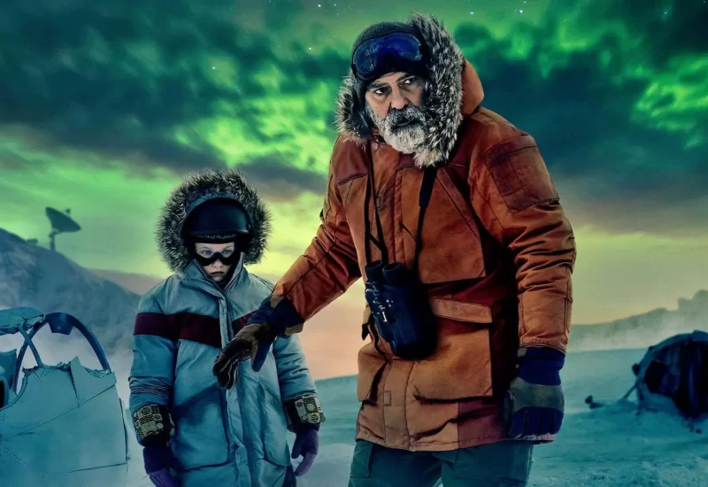 Em "O Céu da Meia-Noite", um cientista solitário no Ártico se apressa para contatar uma tripulação de astronautas em viagem de retorno, para evitarem uma misteriosa catástrofe global. Com George Clooney, Felicity Jones, David Oyelowo, Caoilinn Springall, Kyle Chandler, Demián Bichir, Tiffany Boone, Sophie Rundle e Ethan Peck.