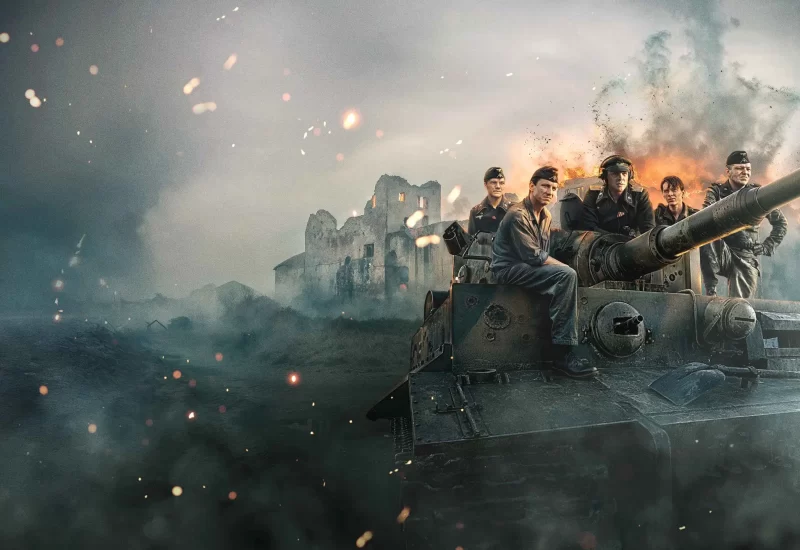 "O Tanque de Guerra". Frente oriental, 1943. A equipe de um tanque alemão Tiger é enviada numa missão perigosa além das linhas de frente ferozmente disputadas. Ao cruzarem essa letal terra de ninguém, eles precisam encarar o inimigo e seus próprios demônios internos. Com David Schütter, Laurence Rupp, Leonard Kunz, Sebastian Urzendowsky, Yoran Leicher, Tilman Strauss, André M. Hennicke e Arndt Schwering-Sohnrey.