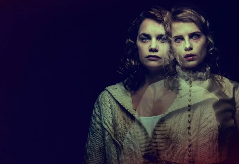 Em "O Último Capítulo", uma jovem enfermeira cuida de uma senhora escritora de livros de terror. Ela começa a acreditar que o novo livro de sua paciente contém pistas proféticas sobre seu próprio destino. Com Ruth Wilson, Paula Prentiss, Bob Balaban, Lucy Boynton, Daniel Chichagov, Erin Boyes e Beatrix Perkins.