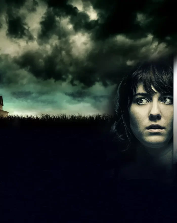 Em “Rua Cloverfield, 10”, uma jovem sofre um grave acidente de carro e acorda no porão de um desconhecido. O homem diz ter salvado sua vida de um ataque químico que deixou o mundo inabitável, motivo pelo qual eles devem permanecer protegidos no local. Desconfiada da história, ela tenta descobrir um modo de se libertar sob o risco de descobrir uma verdade muito mais perigosa do que seguir trancafiada no local. Com John Goodman, Mary Elizabeth Winstead, John Gallagher Jr., Douglas M. Griffin e Suzanne Cryer.