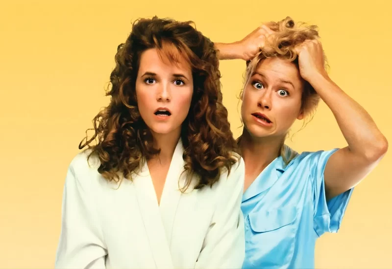 Em "Sexo Casual?", duas amigas solteiras vão num feriado para um resort na esperança de encontrarem um homem ideal. Logo elas descobrem que isso é impossível. Com Lea Thompson, Victoria Jackson, Andrew Dice Clay, Stephen Shellen, Jerry Levine, Mary Gross, Peter Dvorsky e Valerie Breiman.