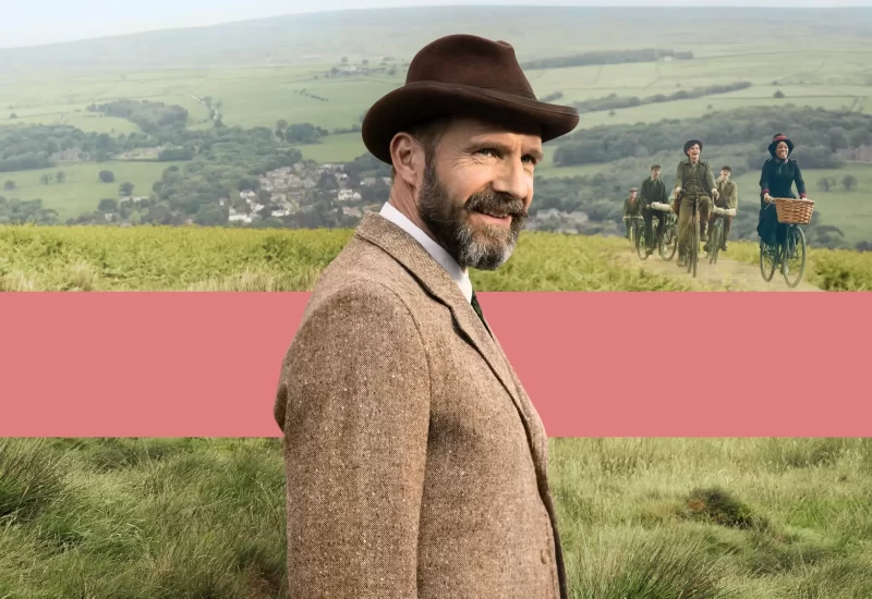 Em "Sinfonia de Guerra", enquanto a Primeira Guerra Mundial avança, o coral de uma pequena cidade inglesa perde a maioria de seus homens para o exército. Mesmo assim, o comitê segue em frente com novos recrutas e contrata o dedicado Dr. Henry Guthrie como novo maestro, recém-chegado da Alemanha. Com a chegada das convocações, a comunidade descobre que a melhor resposta à guerra é fazer música juntos. Com Taylor Uttley, Oliver Briscombe, Amara Okereke, Alun Armstrong, Mark Addy, Roger Allam, Ron Cook, Thomas Howes e Carolyn Pickles.