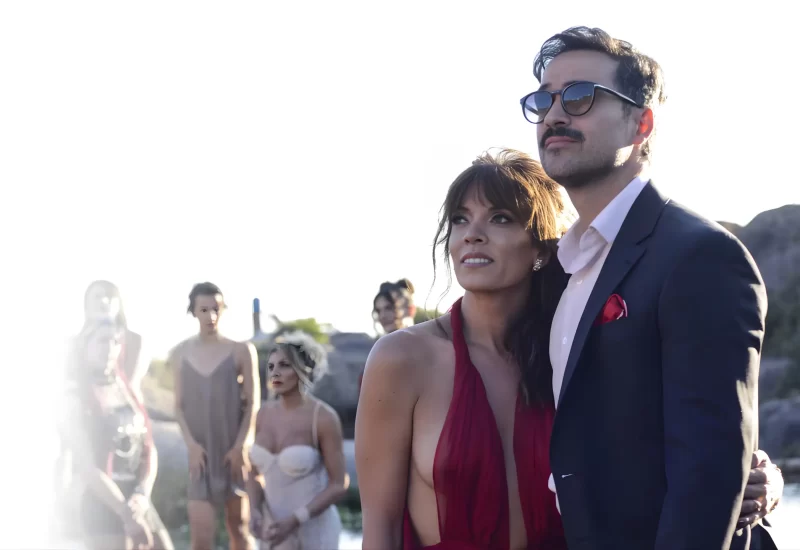 "Tese Sobre uma Domesticação" conta a história de uma atriz trans de sucesso, seu marido, um novíssimo advogado homossexual, e seu filho adotado, que formam uma família que passou por muitos testes e adaptações para ser aceita como tal. Mas essa domesticação da qual tiram sua paz será ameaçada por uma viagem à cidade onde mora a família da atriz e um homem que a resgatou de um ataque anos atrás. Com Camila Sosa Villada, Alfonso Herrera, Romina Escobar, Adriana Ferrer, Susana Varela e Sebastián Arzeno.