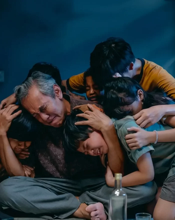 "Uma Carta à Minha Juventude" conta a história de um jovem rebelde que vive em um orfanato e de um monitor reservado que trabalham para superar traumas do passado. Após um primeiro encontro difícil, os dois desenvolvem uma amizade sincera e um vínculo profundo, onde as experiências da juventude se tornam o combustível para a cura na fase adulta. A narrativa, contada na perspectiva de Kefas (o jovem), explora memórias inesquecíveis durante sua visita à instituição anos depois. Com Millo Taslim, Cleo Haura, Aqila Herby, Jordan Omar, Halim Latuconsina, Diandra Salsabila Lubis, Fendy Chow, Agla Artalidia e Wilza Lubis.